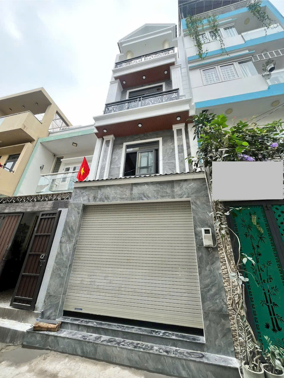  Bán nhà 4 tầng đường Quôc Lộ 13 khu phân lô liền kề Vạn Phúc City, sát sông Sài Gòn, giá 7,7 tỷ 