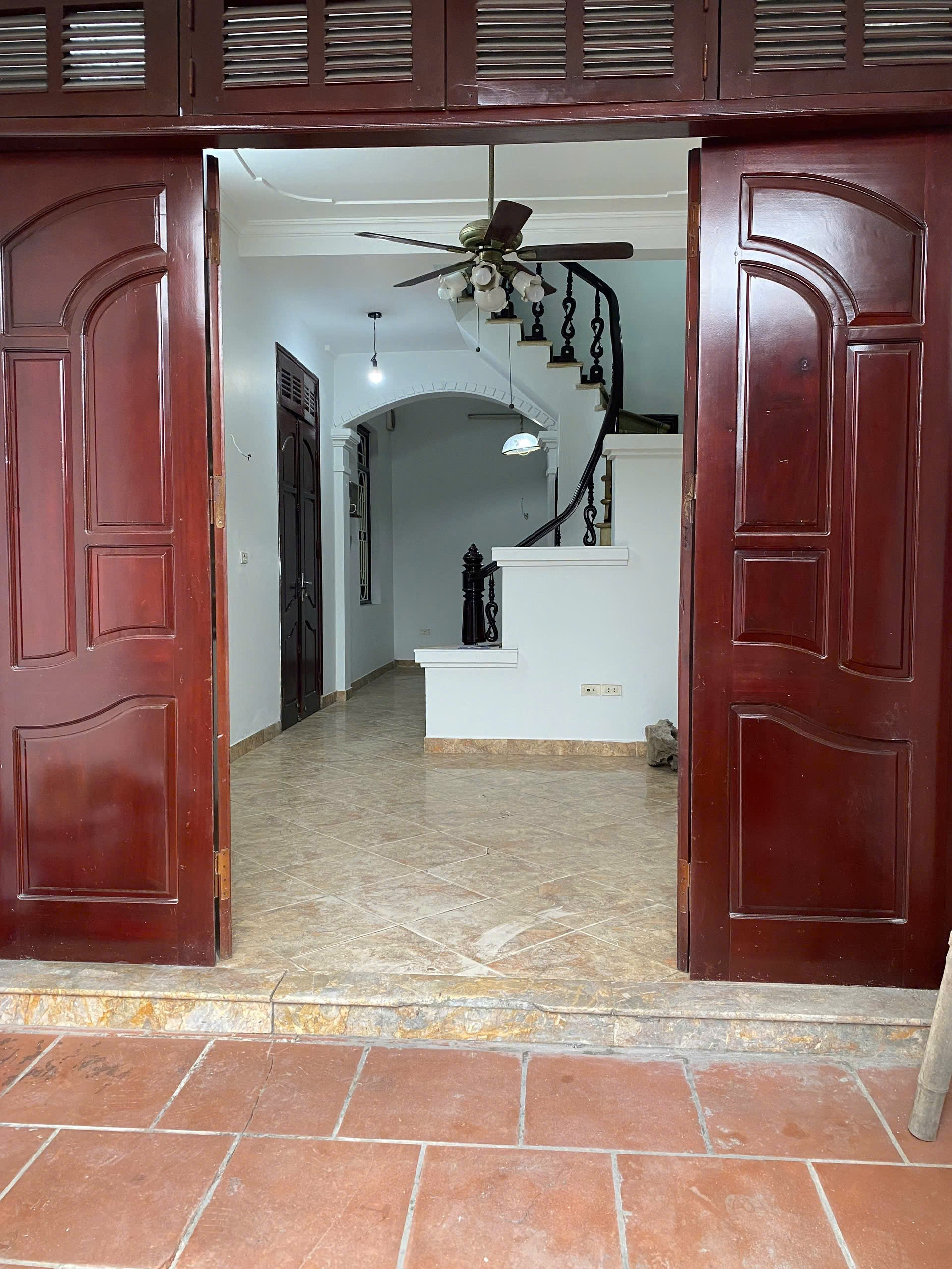  Cho thuê nhà nguyên căn ngõ 102 Hoàng Đạo Thành 40m² x 5 tầng, 5PN, 3WC, 15 triệu 