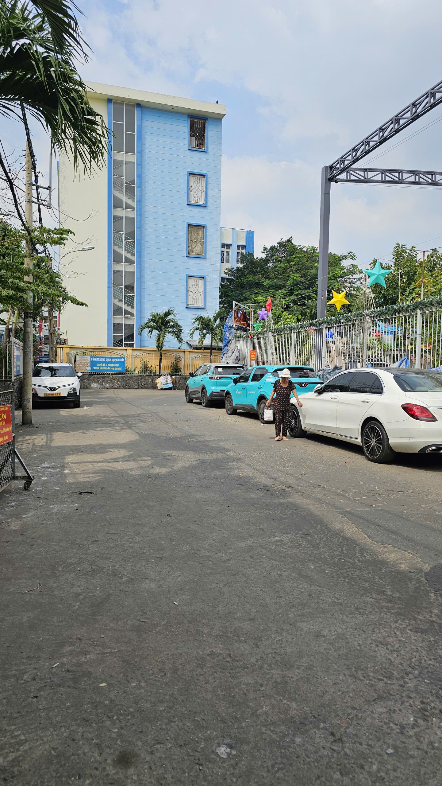  bán nhà SÁT MẶT TIỀN HUỲNH TẤN PHÁT TÂN MỸ Q7 
NHÀ MỚI XÂY CÓ 3 TỶ ĐÚC BÊ TÔNG 