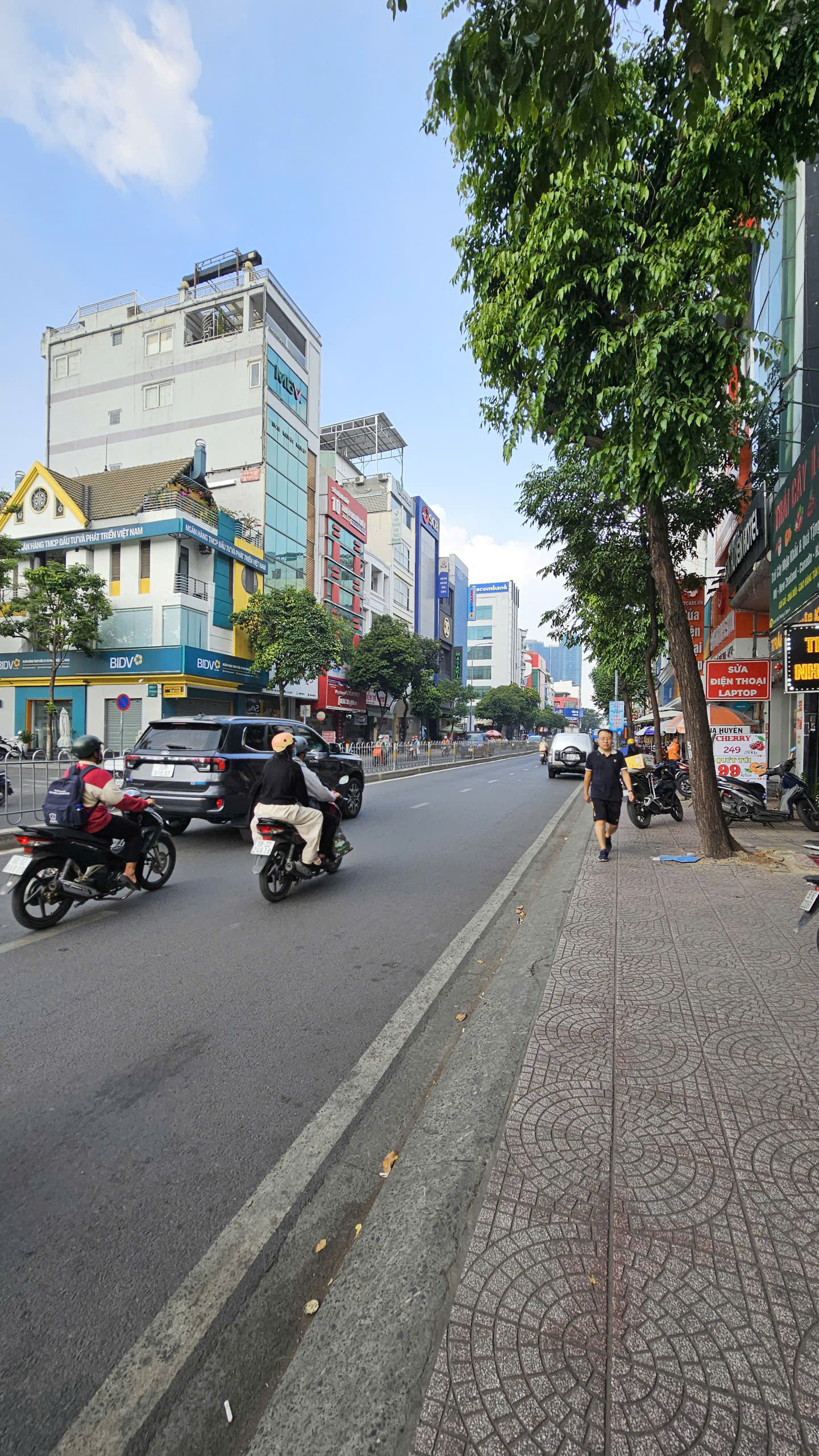  bán nhà Biệt thự Mặt Tiền kinh doanh Q7 

 Ngang 4 Dài 18 nở hậu 4.2 m ĐÚC 5 T CÓ 16 TÊ 