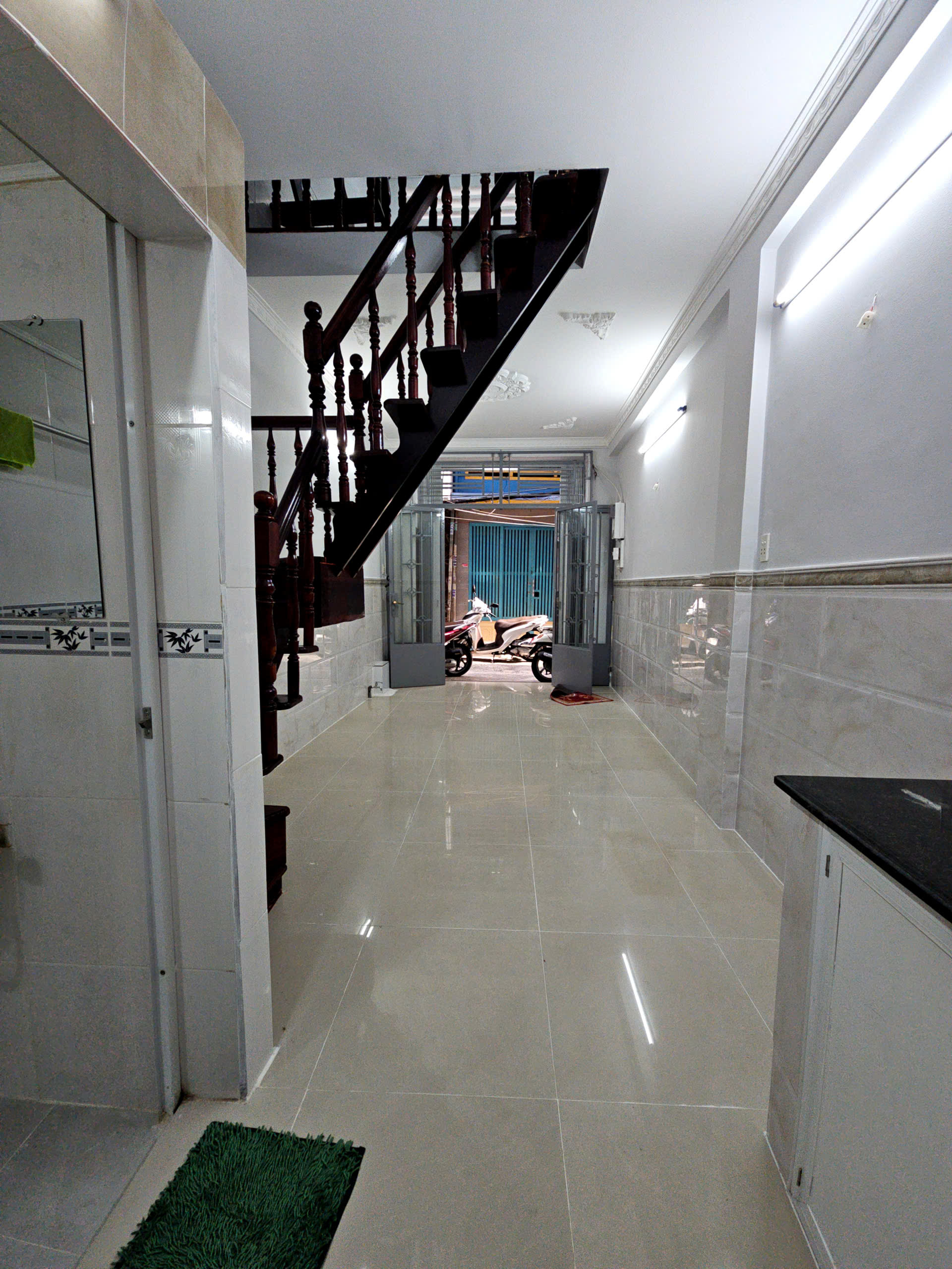  bán nhà CÁCH 1 CĂN NHÀ RA MẶT TIỀN TRUNG TÂM Q4 
DIỆN TÍCH SD 67M2 CÓ 4 TÊ 