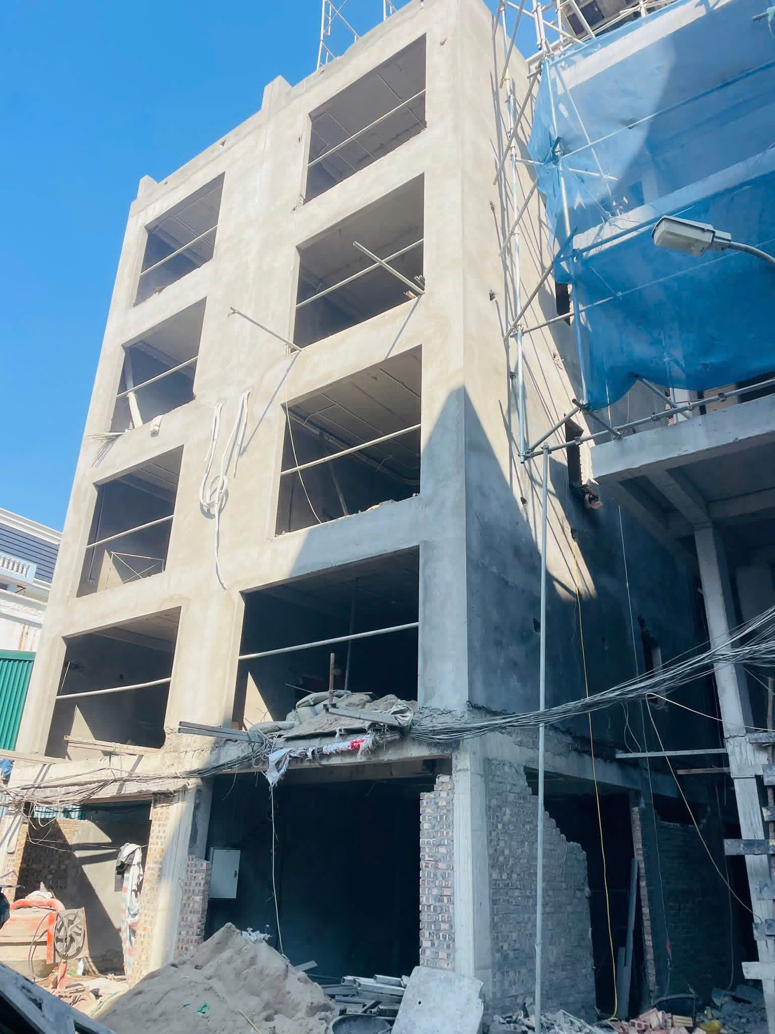  Thạch Bàn nhà mới tinh  Tiềm năng tăng giá tốt  DT 30m - MT 3,6m xây 6 tầng lầu  Chỉ loanh quanh hơn 6 tỷ 