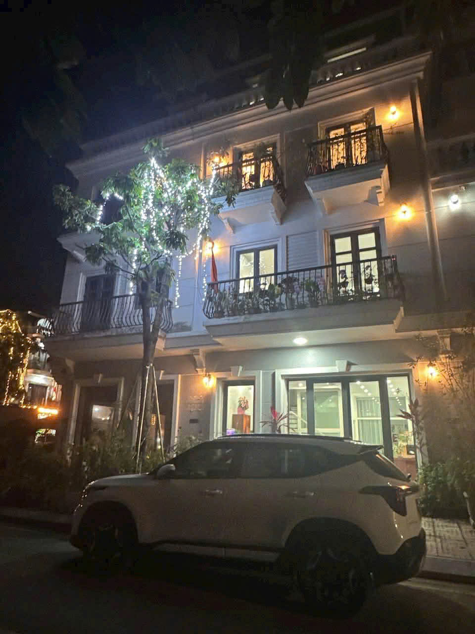  CHO THUÊ HOẶC BÁN NHÀ 4 TẦNG MỚI ĐẸP – VỪA Ở VỪA KINH DOANH – PHÒNG KHÉP KÍN RIÊNG BIỆT 