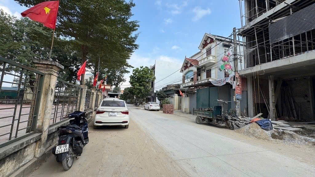  ĐẤT HIẾM - TẦM TIỀN - Vỉa hè - Kinh doanh - Ô Tô tránh - Đón sóng cầu Tứ Liên - Gần Vin 