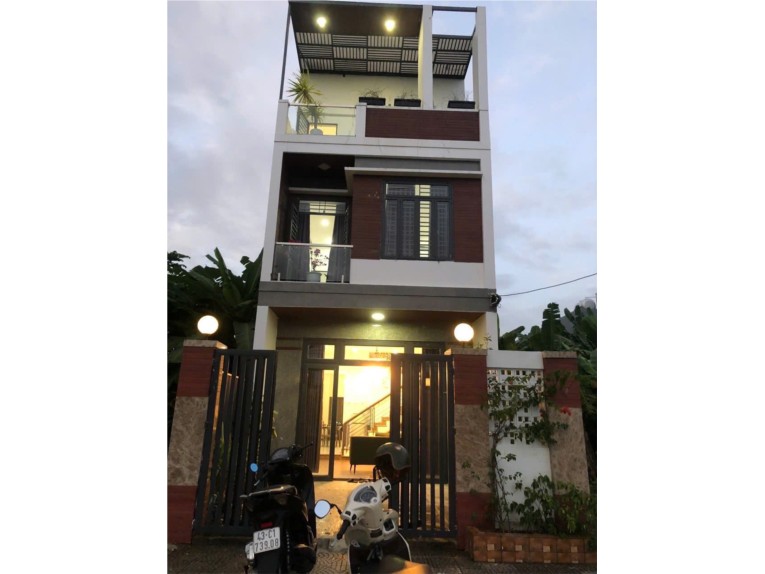  Bán nhà 2,5 tầng đường BÙI TRANG CHƯỚC (đường 10m5)-Hoà Xuân-Cẩm Lệ .Giá 8ty250 LH 0942992361 