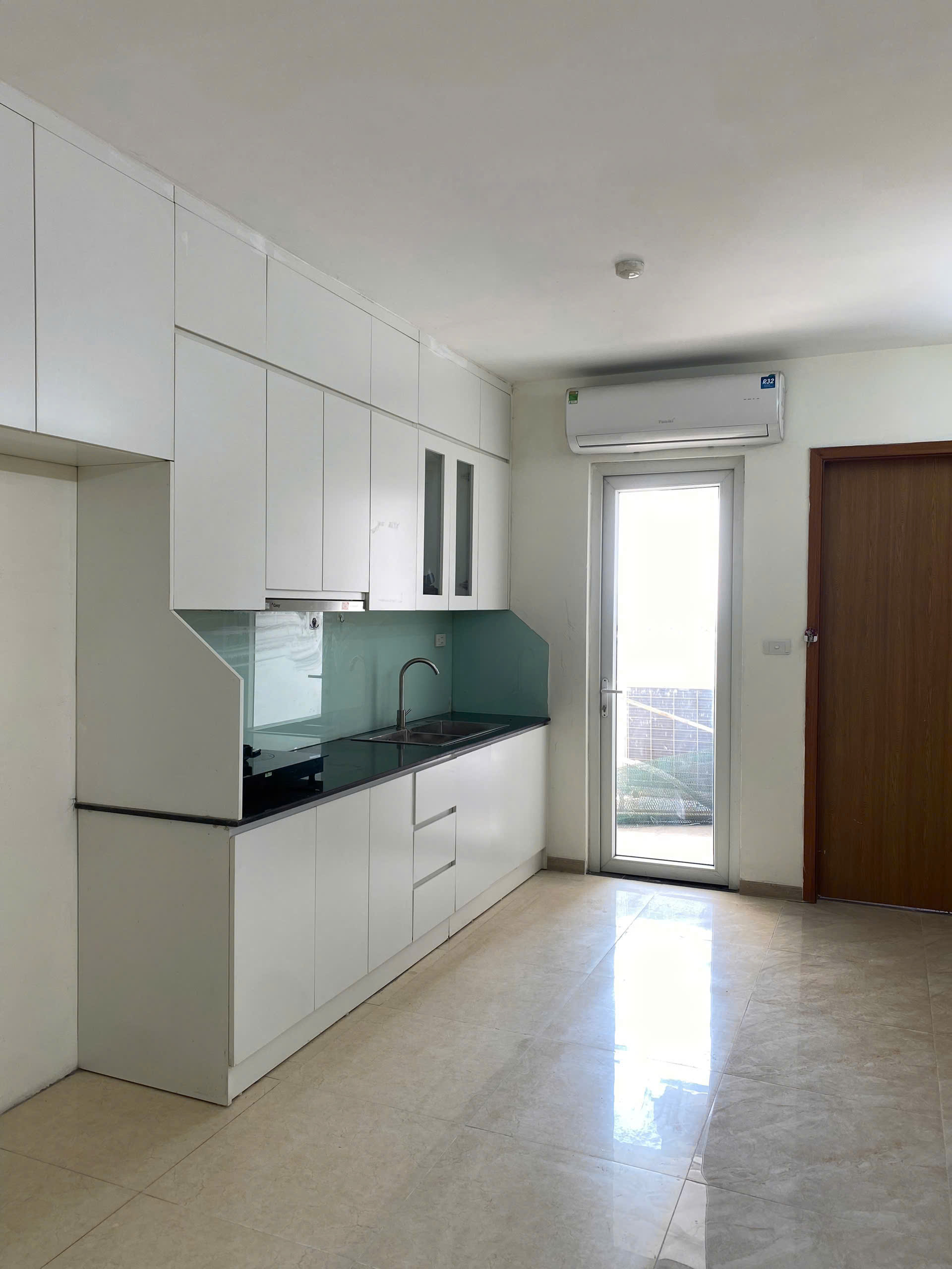  Cho thuê căn hộ CC Nguyễn Huy Tưởng. 90m², 2PN, 2 WC.  12 triệu 