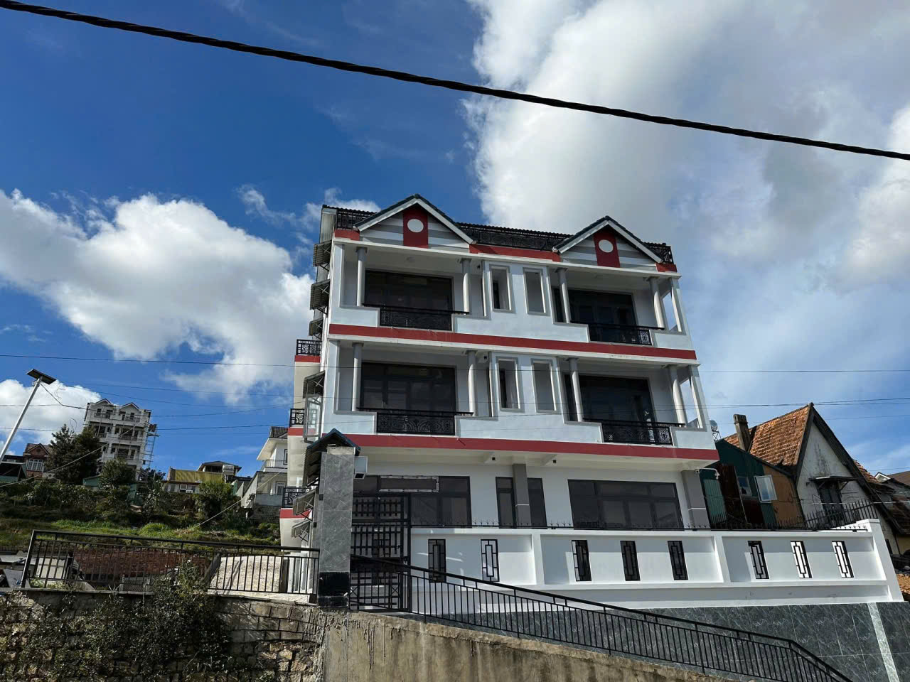  Cho thuê nhà nguyên căn 4 phòng ngủ full nội thất Huyền Trân Công Chúa Đà Lạt giá 12 triệu 