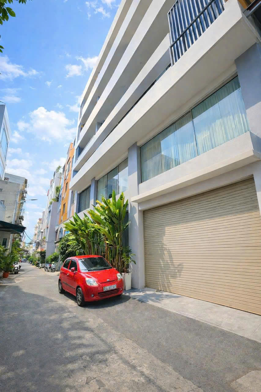  Nhà Cách Mạng Tháng Tám P10 Quận 3 - DT 210M² - Ngang 10M - 3 Tầng 