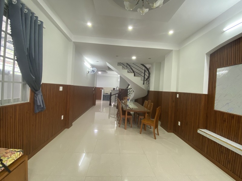  Bán nhà trong ngõ đường số 27, Hiệp Bình Chánh, Thủ Đức, TP HCM. DT 121m2, 3 tầng, giá 8,7 tỷ, sổ hồng, LH 0933125879. 