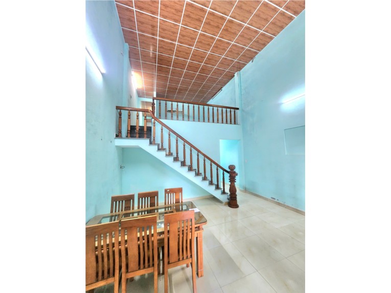  Bán nhà gác lửng Mt đường TRƯƠNG VÂN LĨNH (đường 5m5) gần trục Mê Linh Dt 100m2 giá 4ty150 