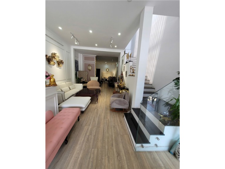  Bán nhà 2 tầng mặt tiền đường NGÔ QUYỀN (Đoạn sát cầu Sông HÀN)DT 125m2 giá 14ty8 LH 0942992361 