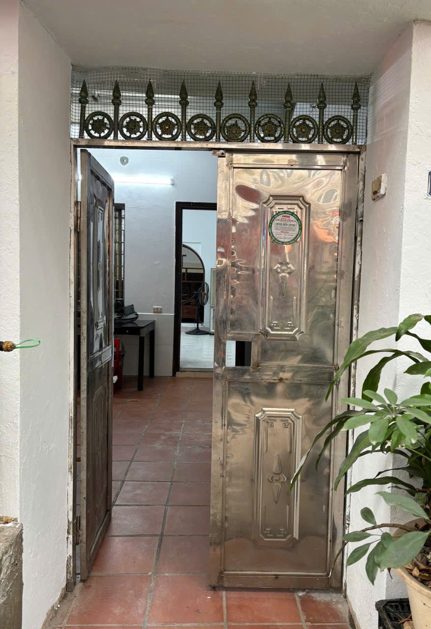  Cho thuê nhà tập thể tầng 1 Kim Liên 65m2, 8 Triệu KD online, ở gđ, nhóm, VP cty 