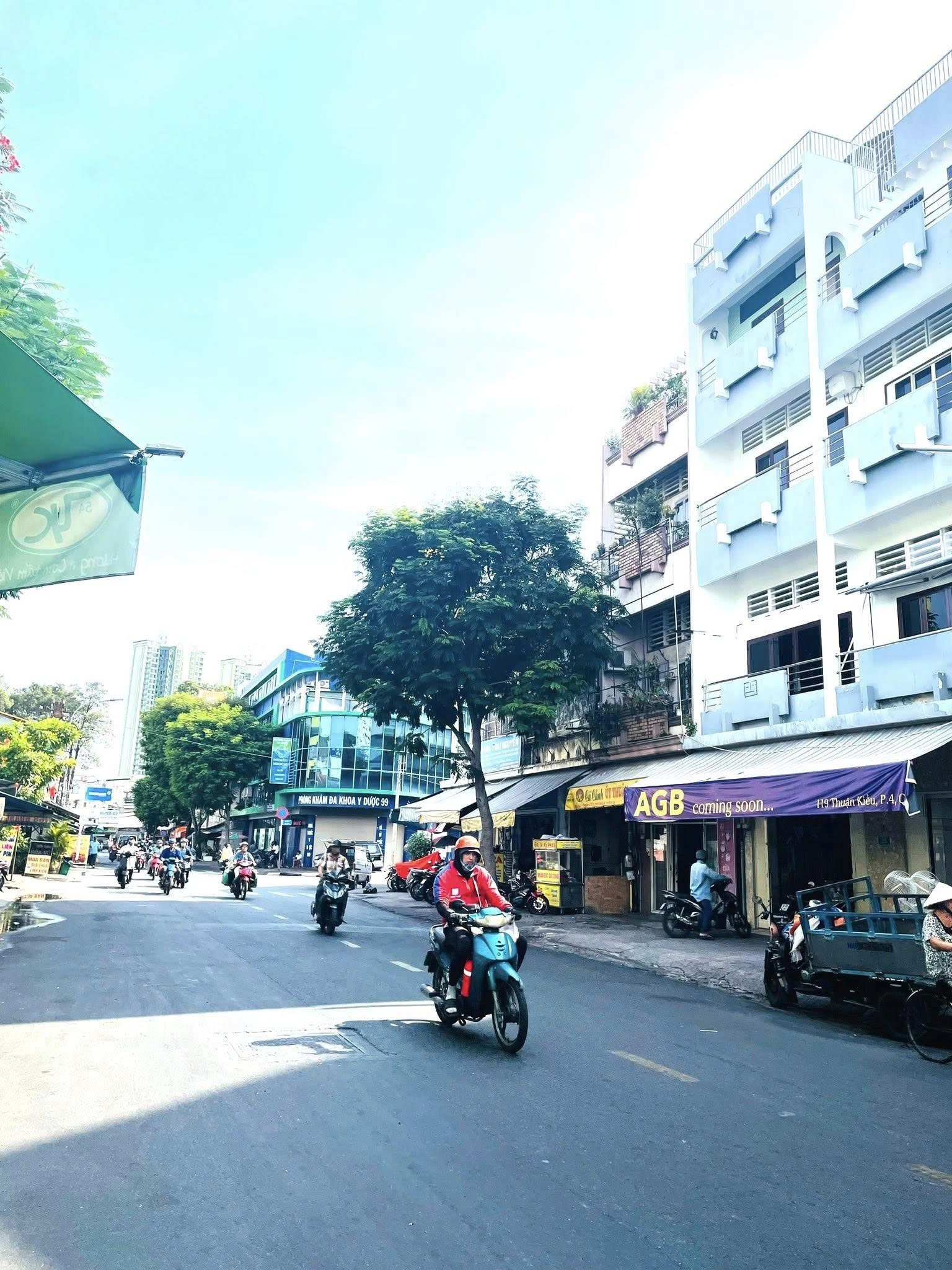  Bán nhà Mặt tiền Thuận Kiều - giao Lê Đại Hành, 4,3x15m, 5 Tầng - 6PN, chỉ 16,5 tỷ. 