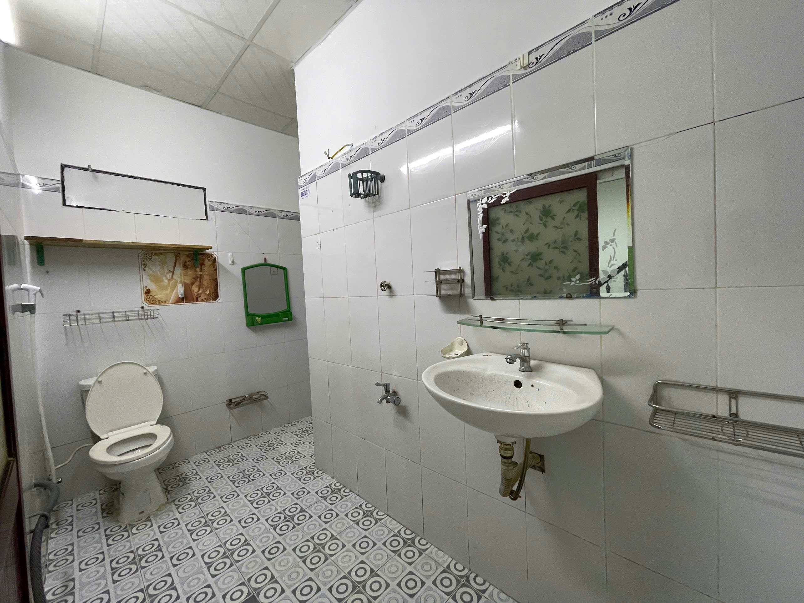  Bán 2 căn nhà liền kề hẻm ô tô thông Lương Định Của - phường Tây nha trang . 
DiệnTich : 107.4m Giá bán 3 tỷ 750 lh e Số chứng chỉ: KH - 25.000576 