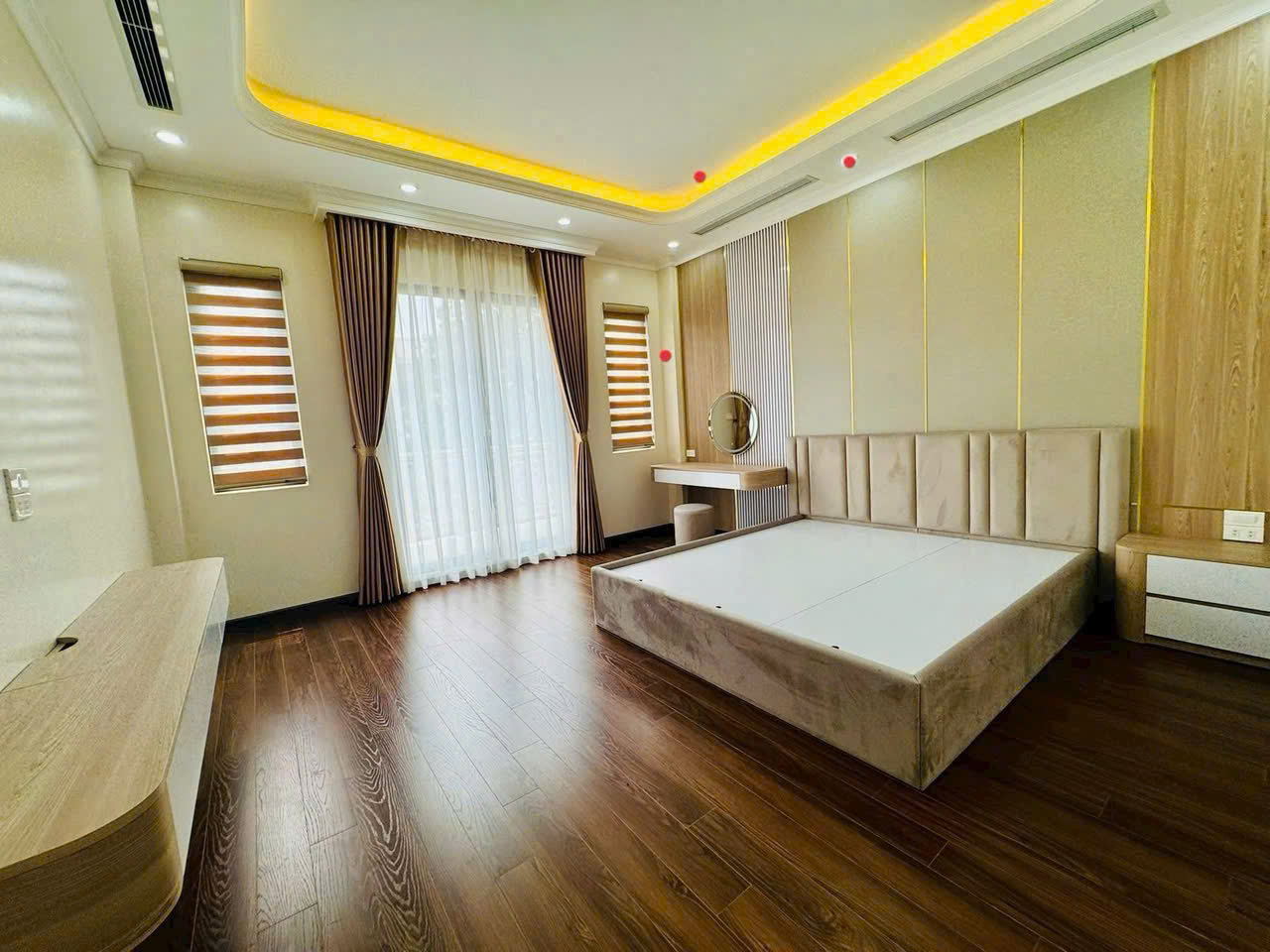  BÁN NHÀ NGÔ GIA TỰ LONG BIÊN DT 63M2 Ô TÔ TẢI ĐỖ CỬA THANG MÁY FULL NỘI THẤT NHỈNH 18 TỶ 