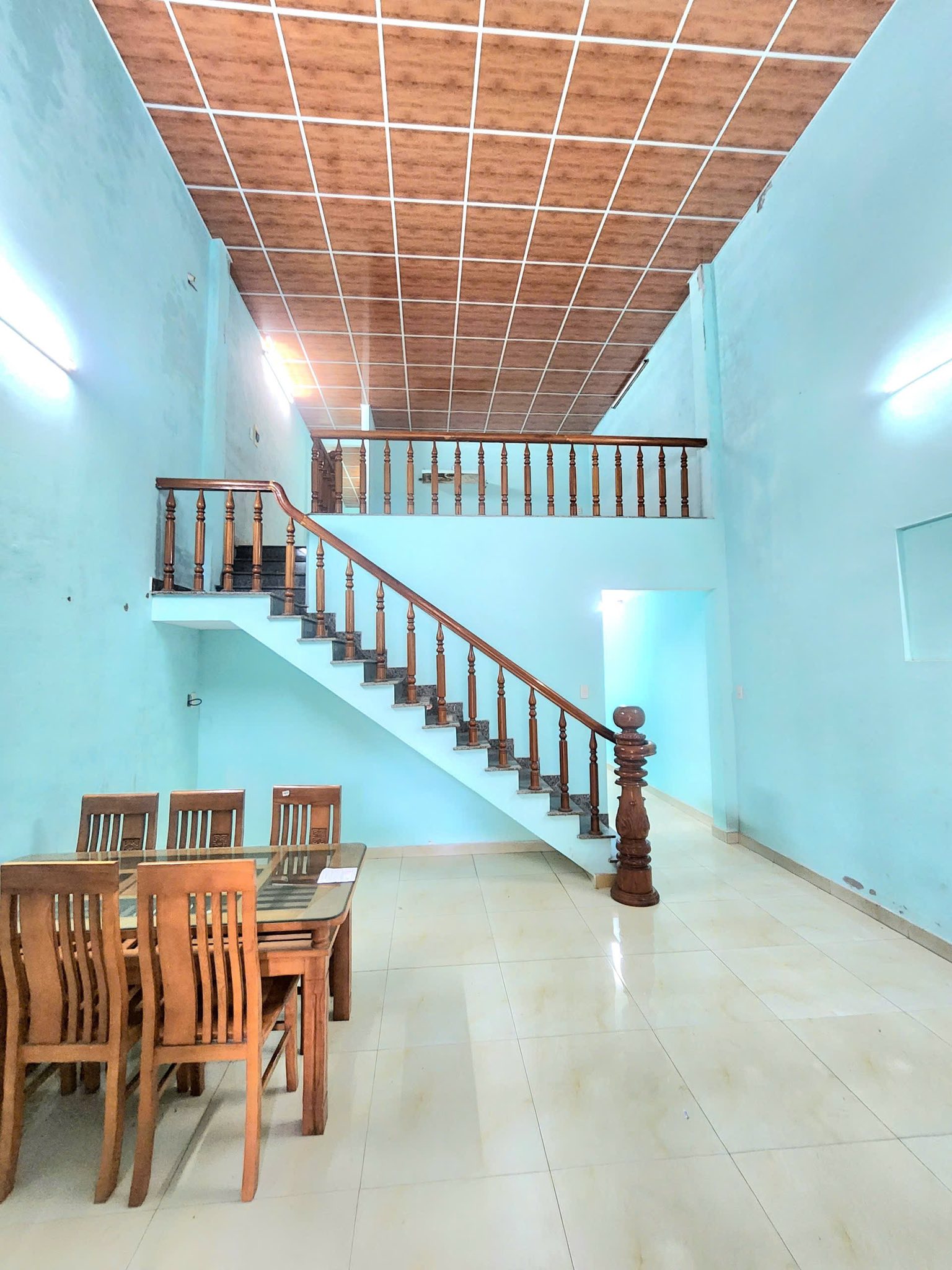  ????????Bán nhà gác đúc MT đường Trương Vân Lĩnh nằm song song Võ Duy Dương 