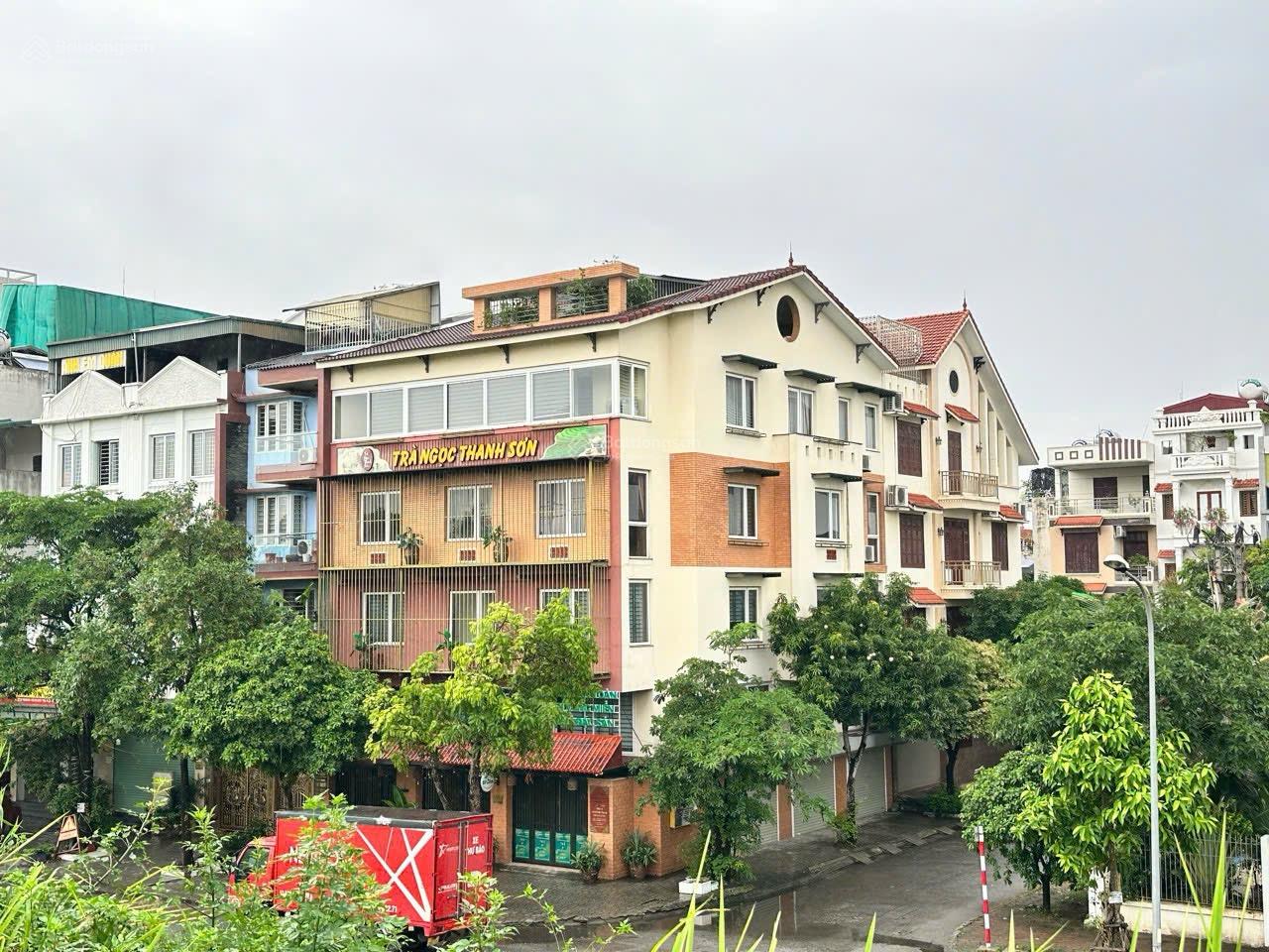  Bán siêu phẩm biệt thự căn góc 541 Bát Khối, Long Biên 175.5m2, 6 tấng, 10PN, 6WC, 45 tỷ 