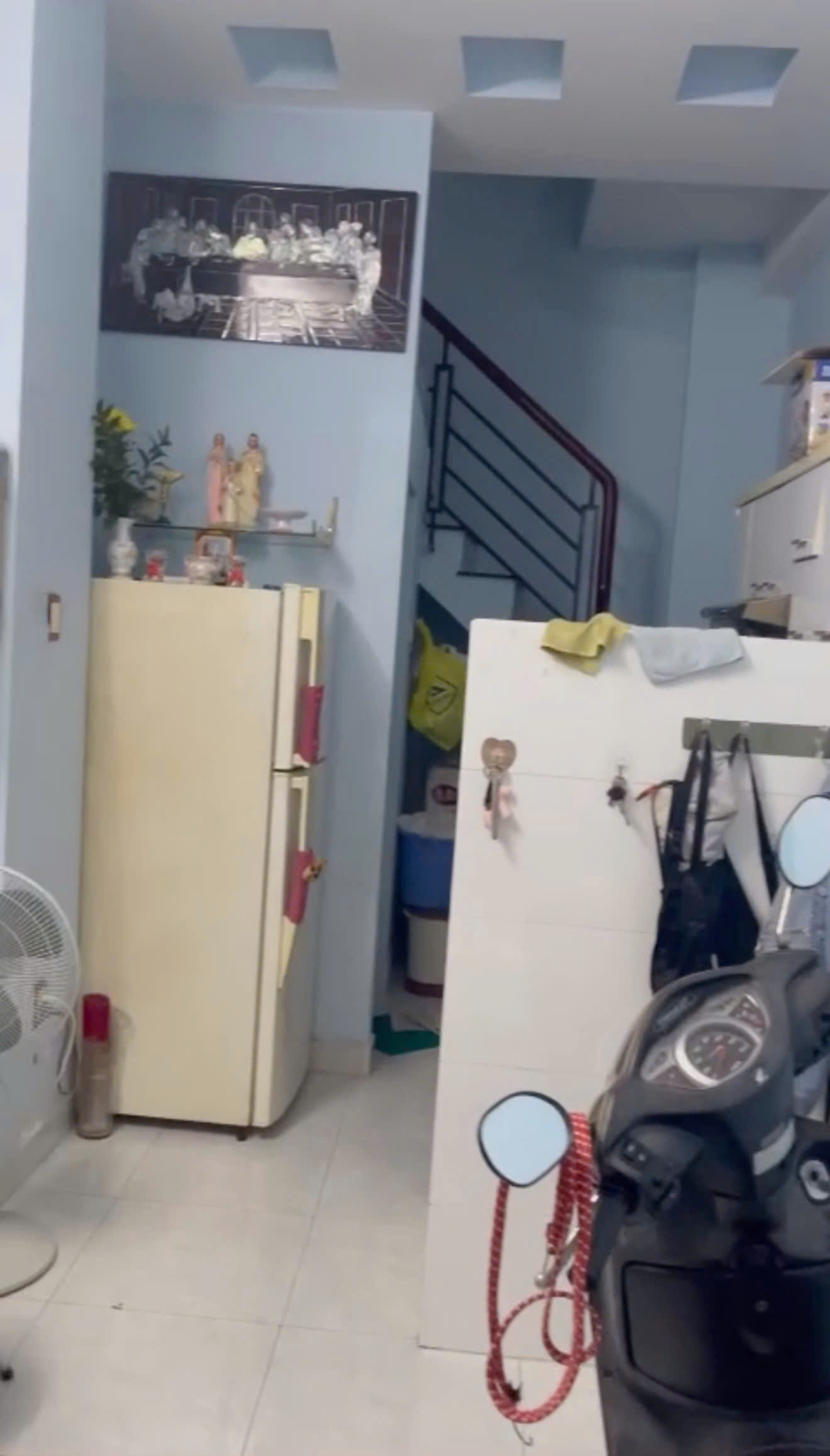  Nhà 3 tầng nở hậu hẻm Bến Vân Đồn P2Q4. Giá 3,7 tỷ TL 