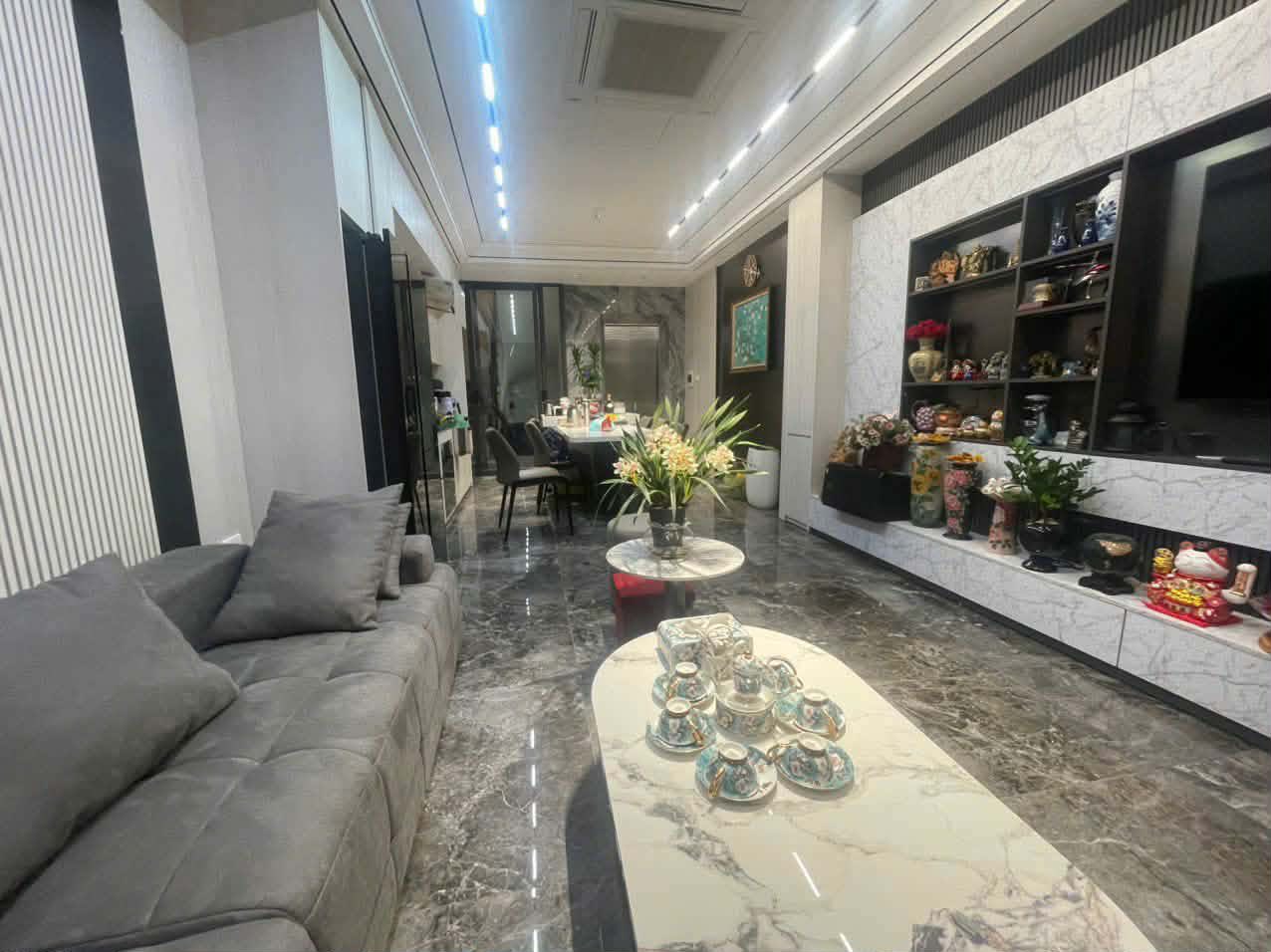  NHỈNH 2X TỶ NHÀ 40M2 7 TẦNG KINH DOANH PHỐ HỒNG TIẾN, Ô TÔ TRÁNH, fULL ĐỒ 