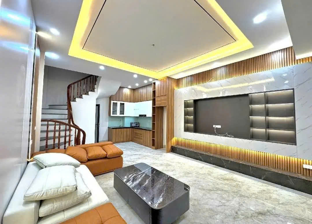  GIẢM SÂU 200TR – NHÀ NGÕ Ô TÔ PHỐ TÂY SƠN
6 TẦNG THANG MÁY – 39M² – 13.6 TỶ – THANH KHOẢN CAO 