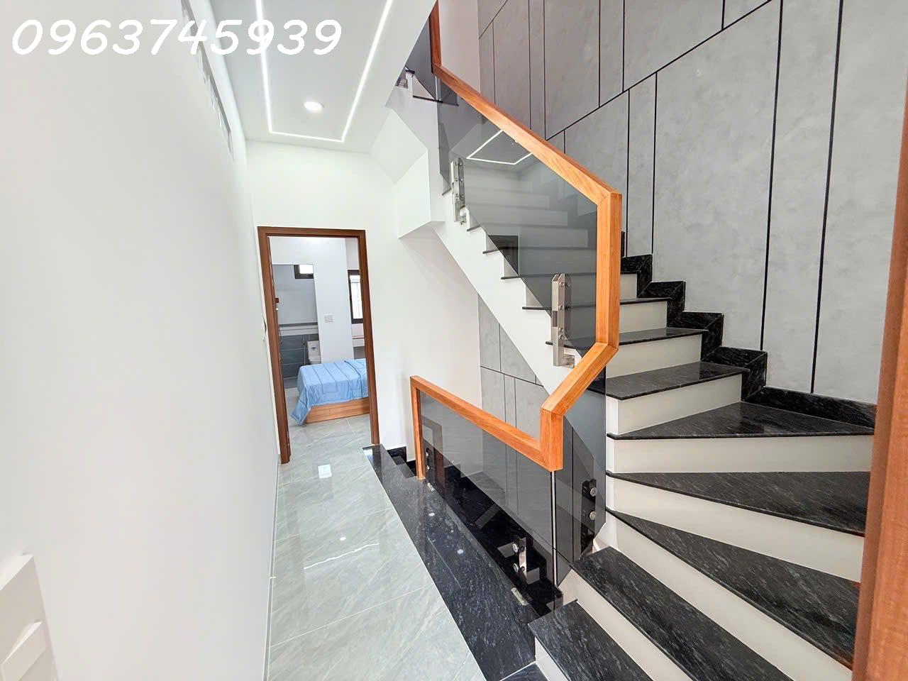  Bán nhà nở hậu tài lộc, 63m2, 4 tầng mới, 6.8 tỷ, gần chợ Tam Hà, Thủ Đức 