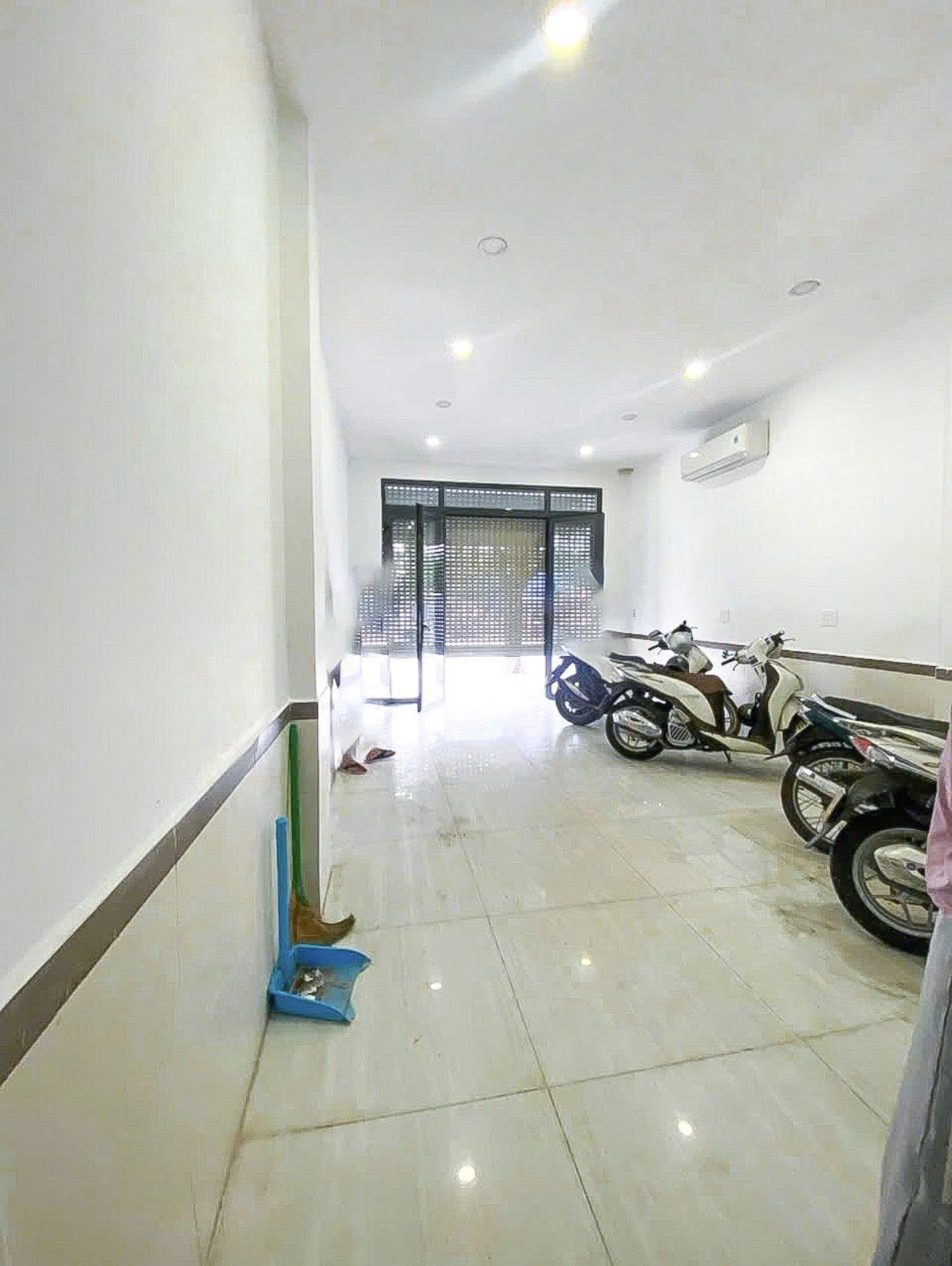  Bán nhà Mặt tiền Nguyễn Sơn - gần Thoại Ngọc Hầu, 4,2x10m, 5 Tầng - 4PN, hạ 11,9 tỷ. 