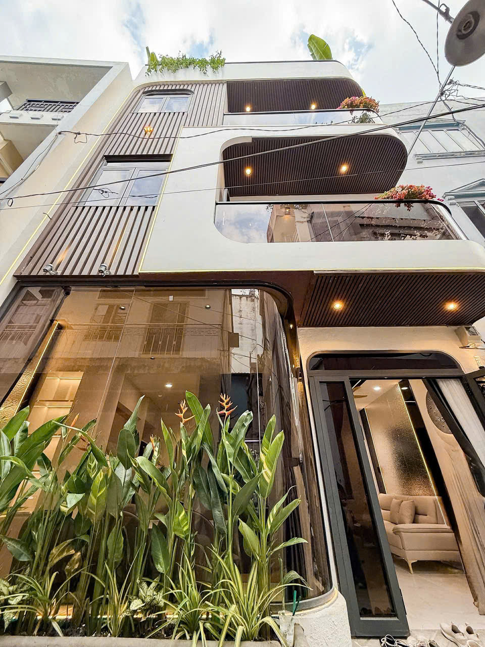  CĂN GÓC - NHÀ ĐẸP FULL NỘI THẤT - CHÍNH CHỦ - BÁN 7.9 TỶ - PHÚ NHUẬN - HẺM THÔNG - BTCT 4 TẦNG - TL - 3PN LỚN 