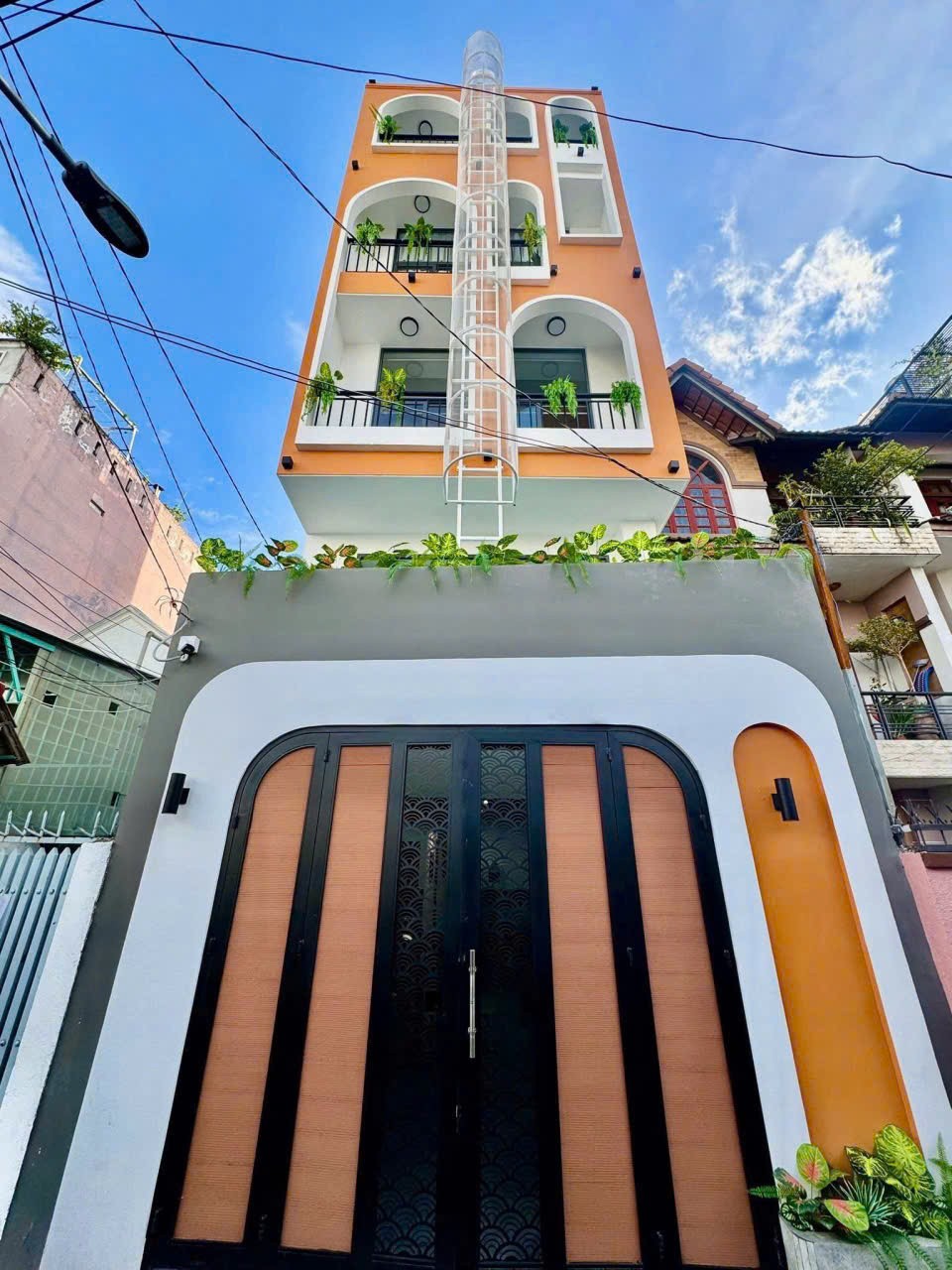  HOT HOT SỞ HỮU NGAY TOÀ NHÀ CHDV dòng tiền gần 1tỷ/năm vị trí đắc địa quận Gò Vấp, TPHCM 