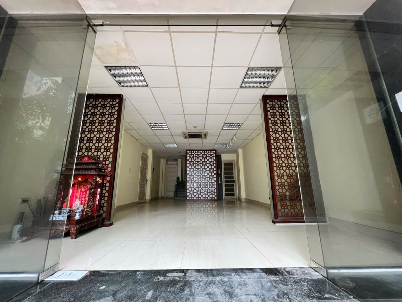  5 TẦNG - THANG MÁY - MẶT PHỐ PHÂN LÔ VIP HOÀNG CẦU - VỈA HÈ LỚN - Ô TÔ DỪNG ĐỖ VÀO SÂN - VĂN PHÒNG - KINH DOANH NHÀ HÀNG 