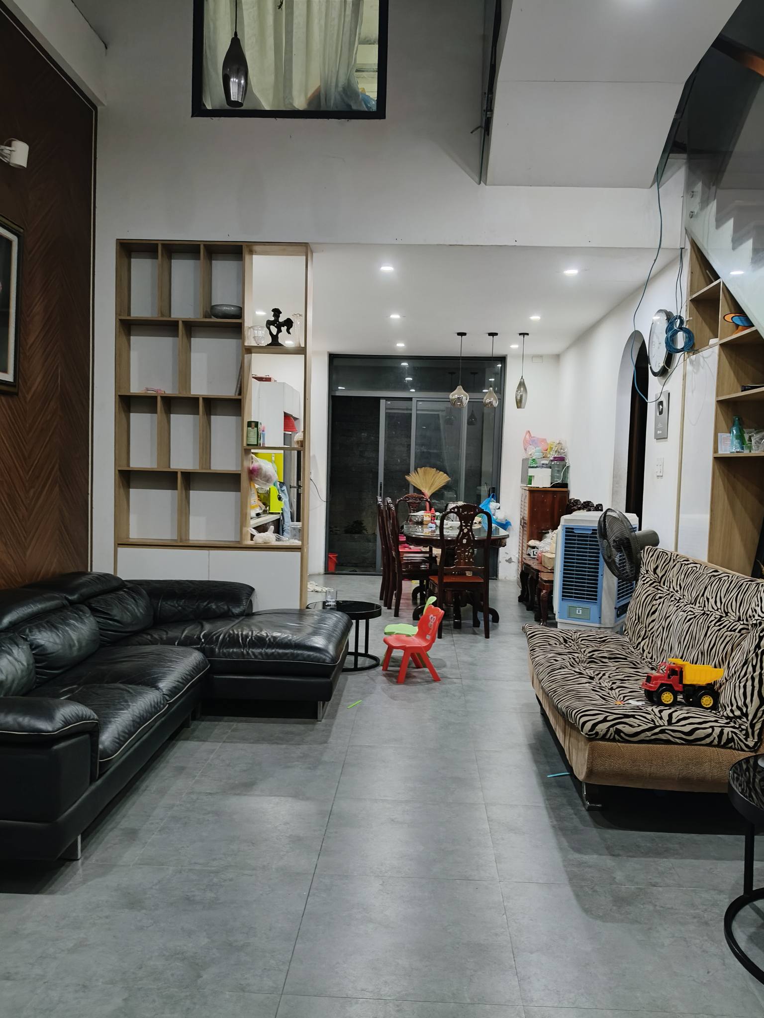  ????????Bán nhà 3 tầng đường Hòa Phú 10 - VIEW công viên 