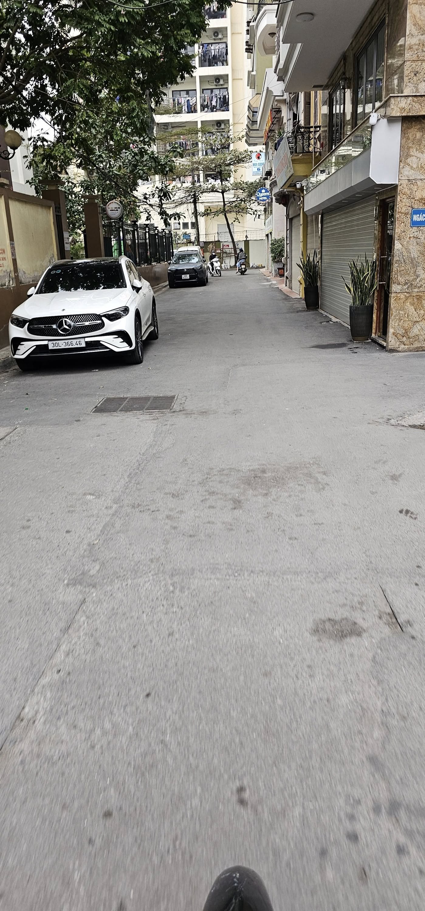  Bán nhà Gấp Hồ Tùng Mậu 50m2, mt 5.5m, sát Vinhomes Gardenia, ô tô đỗ cửa, 5 tầng 5 ngủ 