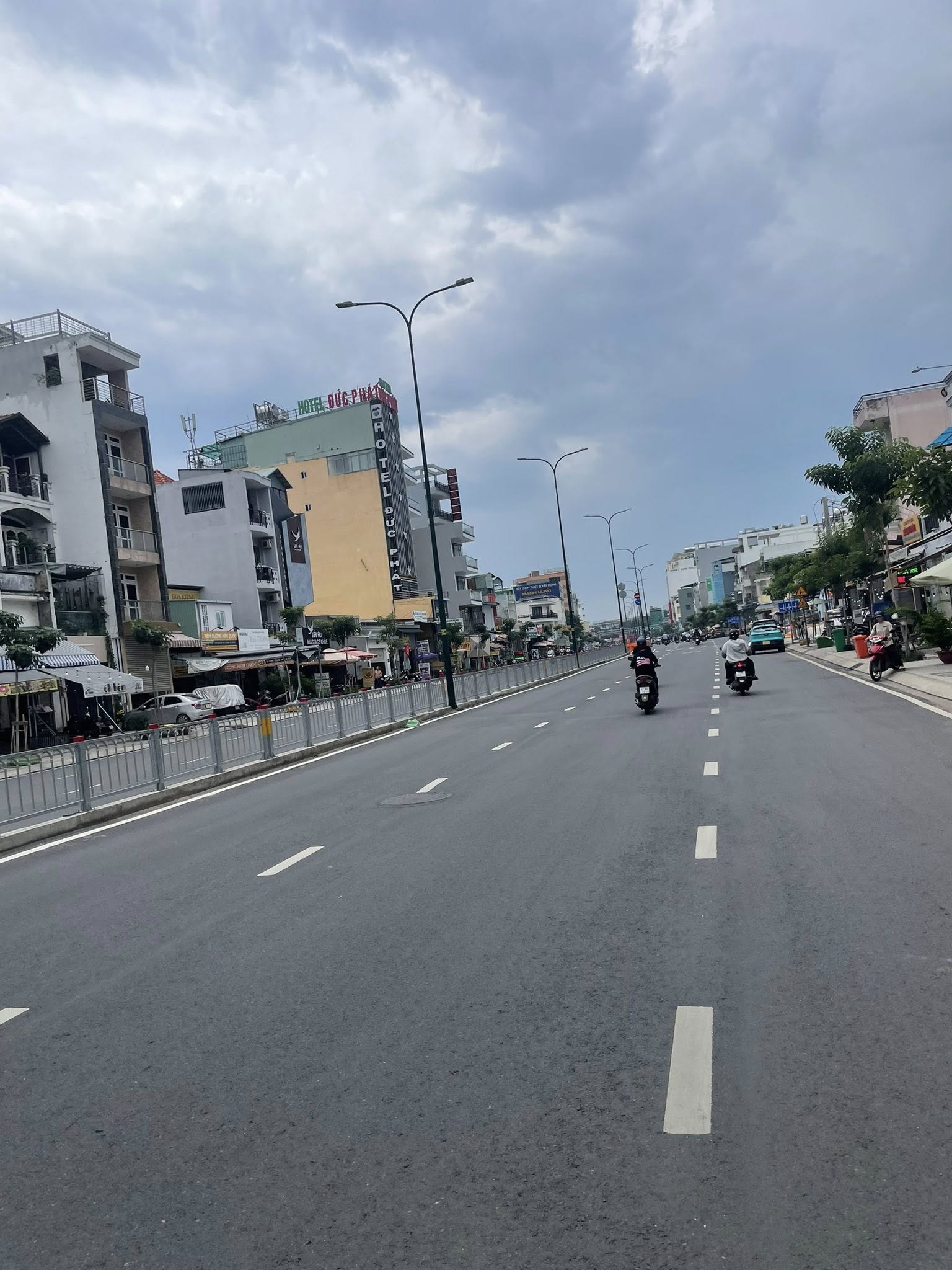  Bán nhà mặt tiền 5000m2 giá 420 tỷ Đường Dương Quảng Hàm 