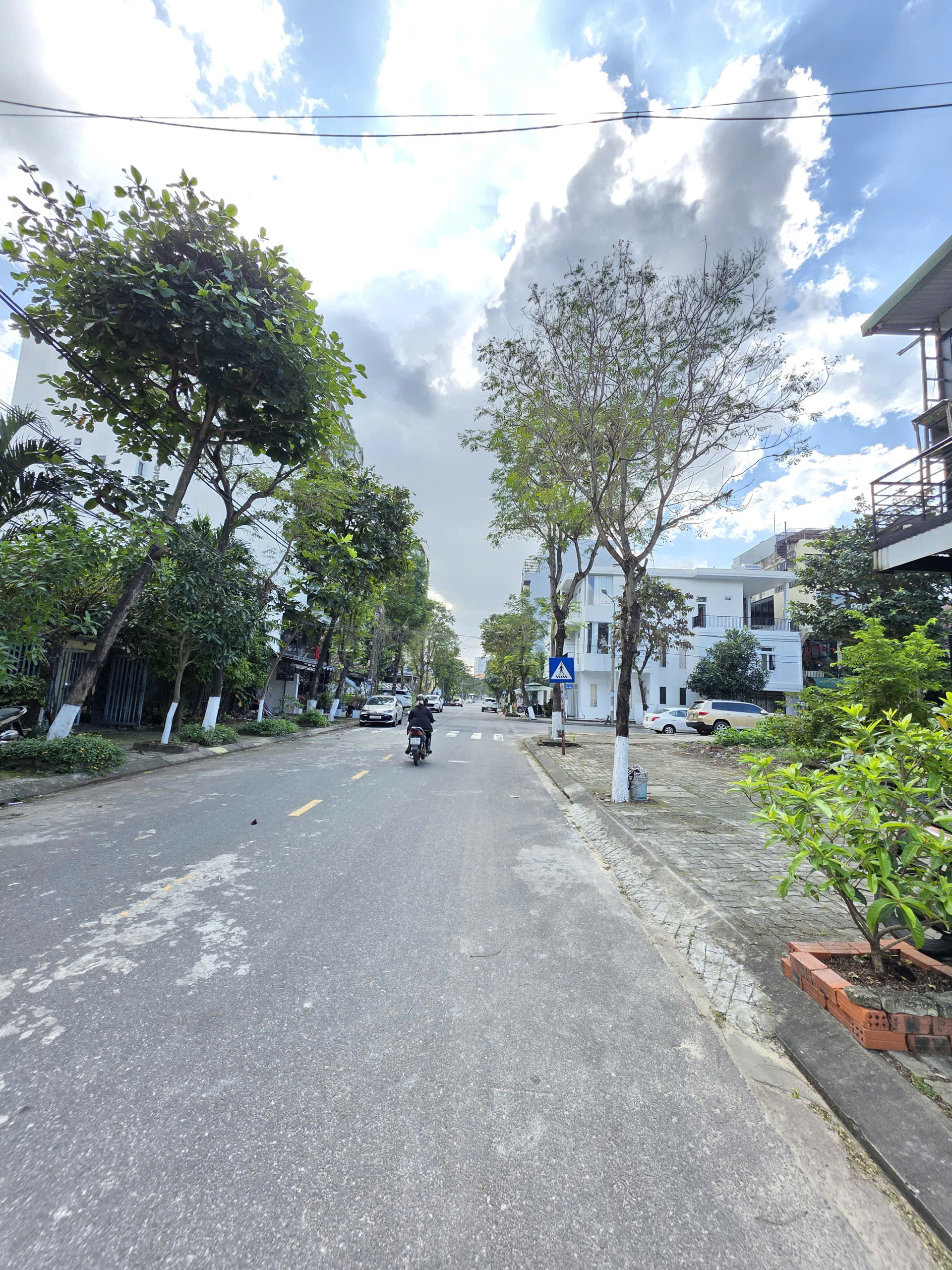  Bán nhà 2 tầng MT đường NAM THỌ 2 -Sơn Trà, cách biển chỉ 500m. DT 115m2 giá 9ty5 LH 0942992361 