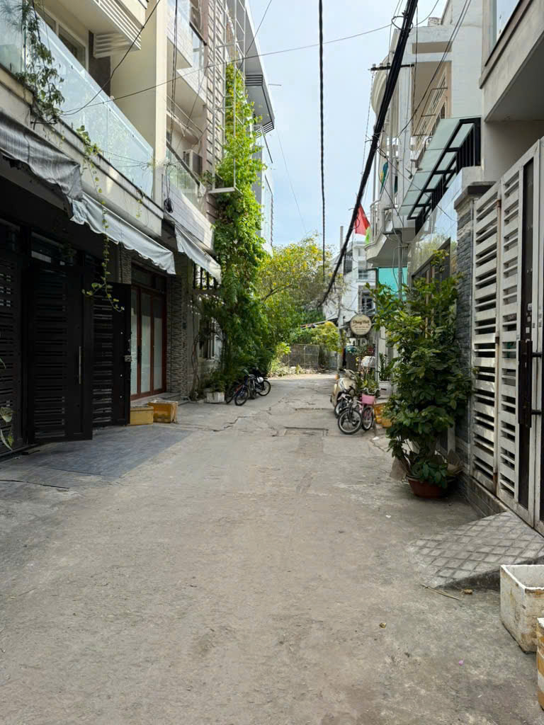  Nhà lô góc Tân Sơn Nhì – DT 4x15 - 3 tầng full công năng – đi AEON Mall Tân Phú chỉ vài phút 