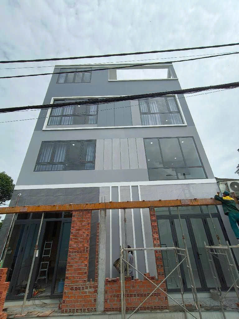  NHÀ BÁN 4 LẦU SÁT MẶT TIỀN - ÔTÔ NGỦ NHÀ 
LÃ XUÂN OAI - TĂNG NHƠN PHÚ A - Q9 