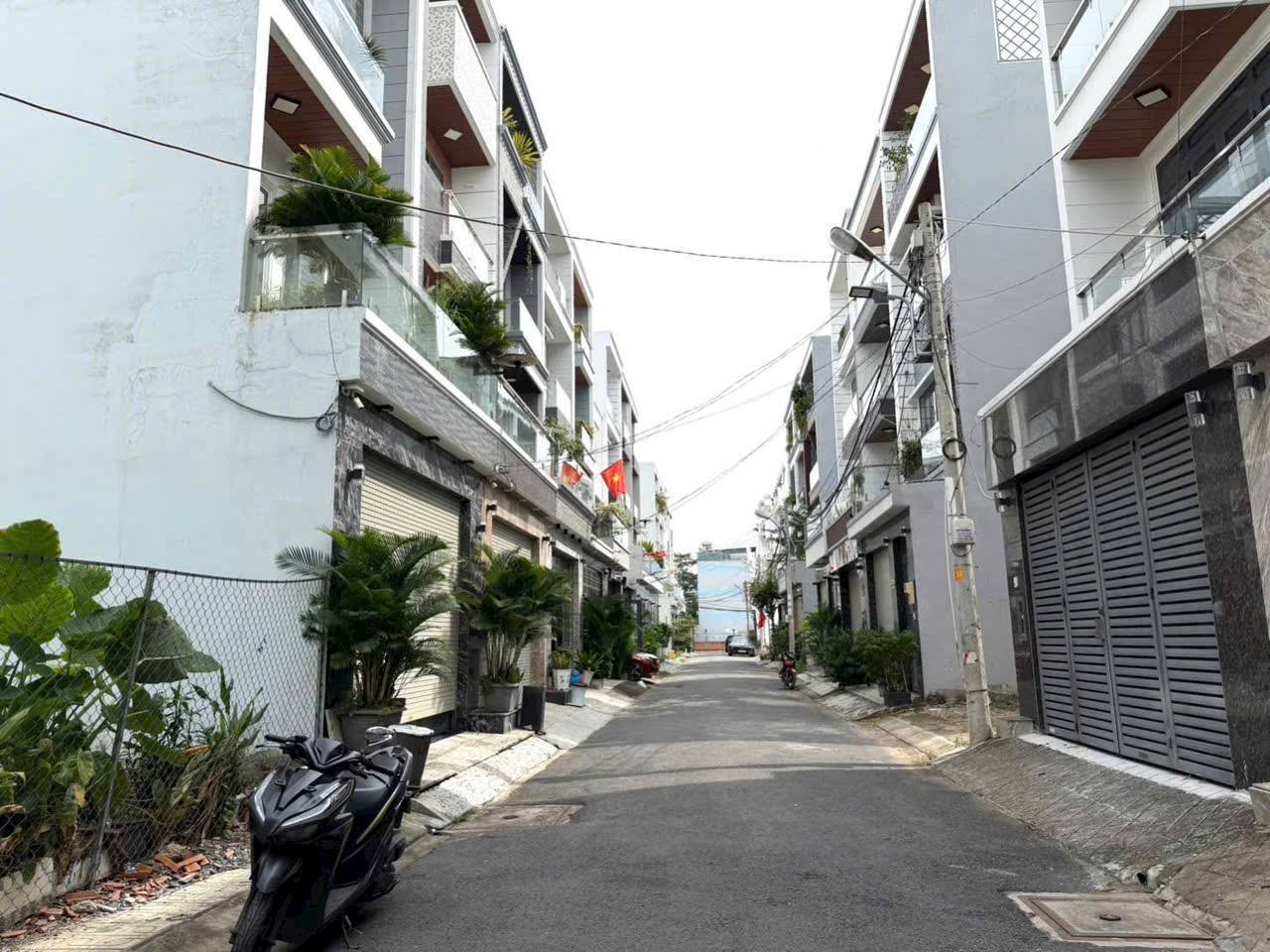  ????????????BÁN ĐẤT TẶNG NHÀ CẤP 4 MỚI 90%. CÓ THỂ LÀM NHÀ SÂN VƯỜN ???????????? 