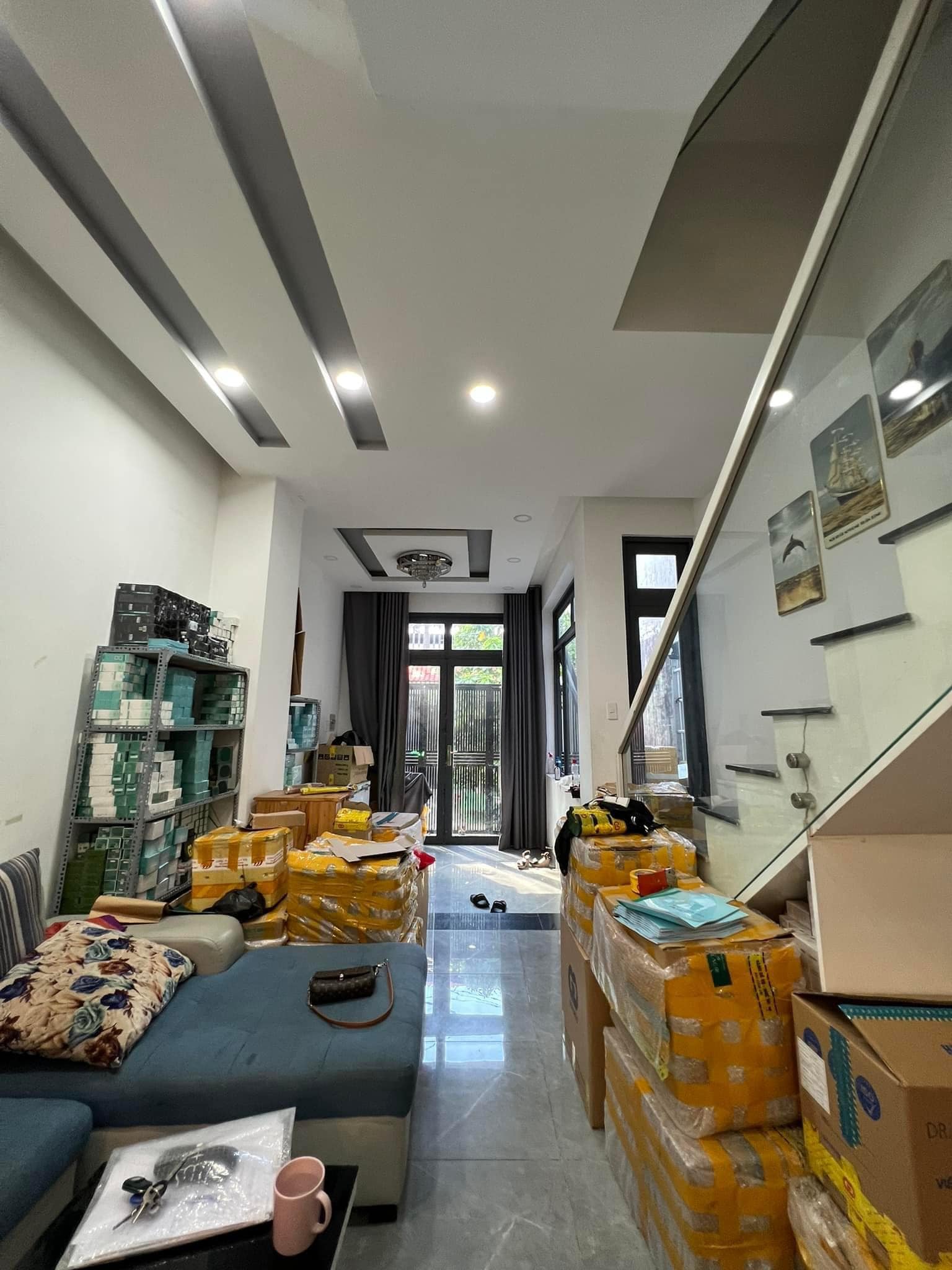  Bán nhà 4 tầng đối diện Gigamall Phạm Văn Đồng, 80M2 có sân đậu ô tô, giá 8,4 tỷ 