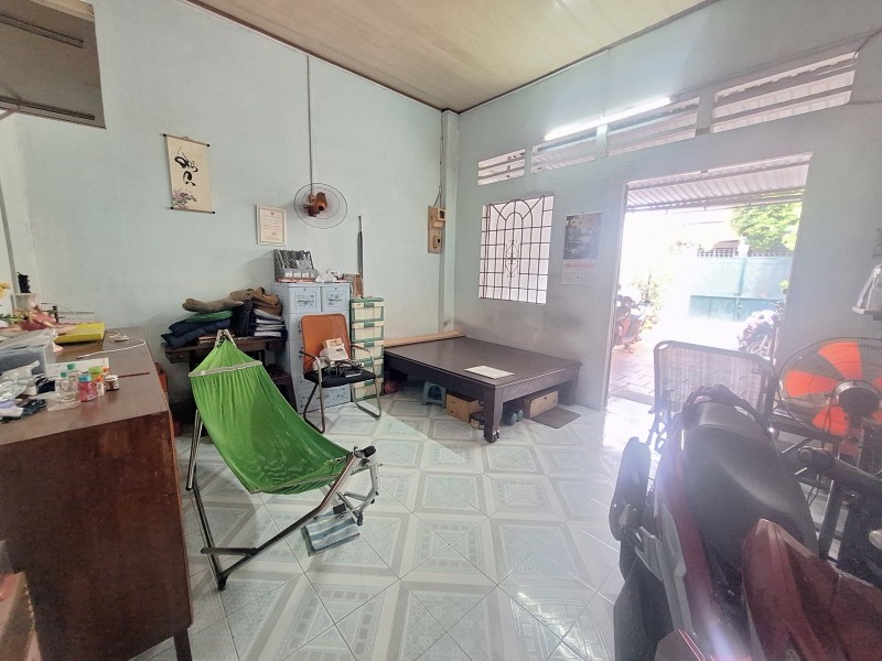  Bán nhà đường Số 6, Linh Trung, Thủ Đức, TP HCM. DT 96m2, sổ hồng, giá 10,35 tỷ, liên hệ 0933125879. 