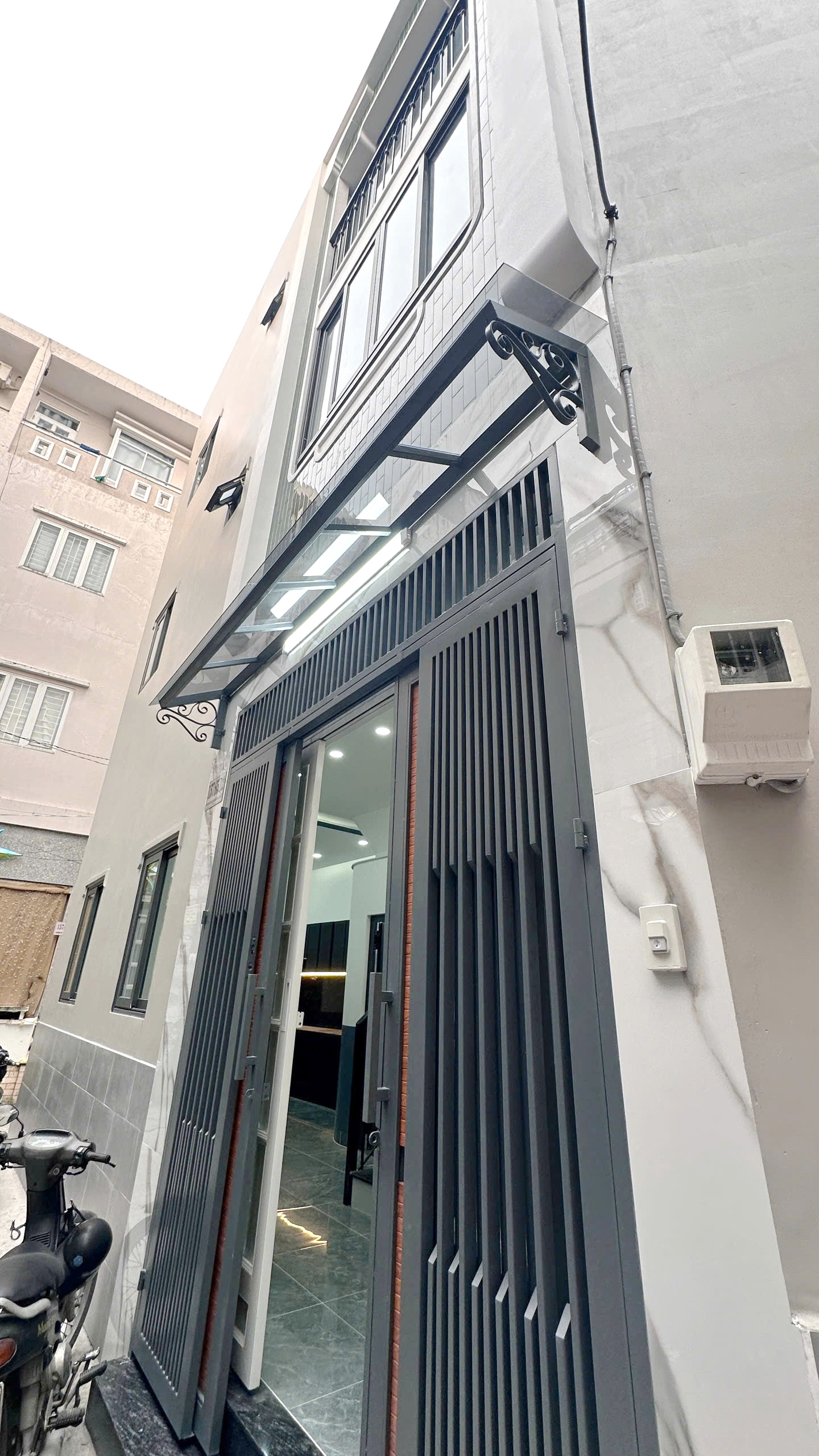  2 lầu ST/4PN Dương Bá Trạc P.Hưng Phú (P1Q8) 