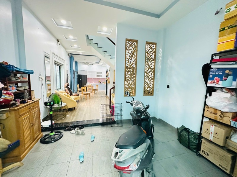  Bán nhà 3 tầng, DT 75m2, Số 7, Linh Trung, Thủ Đức, TP HCM giá 7,89  tỷ, sổ hồng. Liên hệ: 0933125879. 