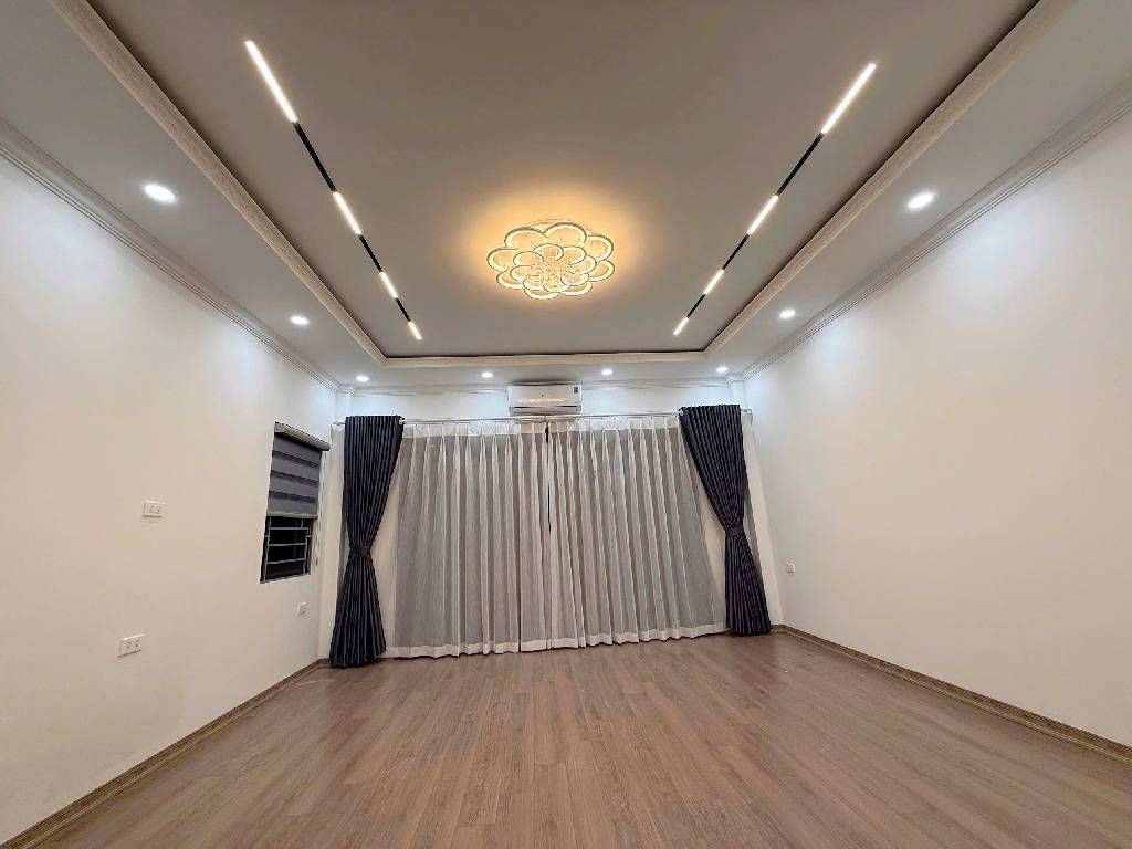  Bán nhà đẹp Nguyễn Văn Cừ- Oto- Kinh Doanh- Sát phố- full Nội Thất-40m 5 tầng - nhỉnh 13 tỷ 