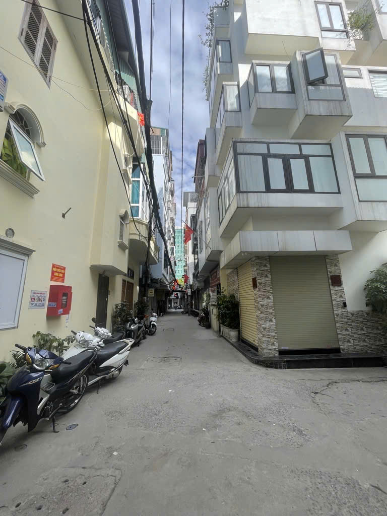  BÁN ĐẤT TẶNG NHÀ C4 - HỌC VIÊN TÀI CHÍNH - DT50M2 - MT4 M - GIÁ HƠN 8 TỶ 
 ĐƯỜNG THÔNG , Ô TÔ - KINH DOANH 