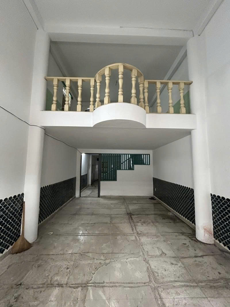  Bán Nhà Mặt tiền Nguyễn Khoái - gần Bến Vân Đồn, 4x15m, 4 tầng, 1 đời chủ, hạ còn 15,9 tỷ. 