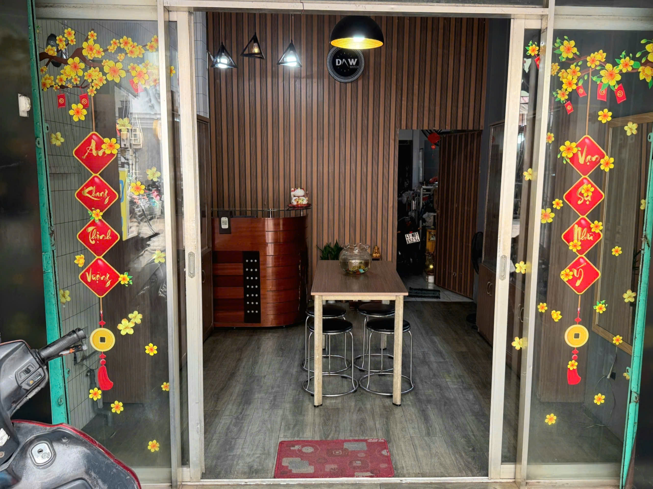  SANG LẠI CỬA HÀNG ĐỒNG HỒ – ĐÃ KINH DOANH 10 NĂM 