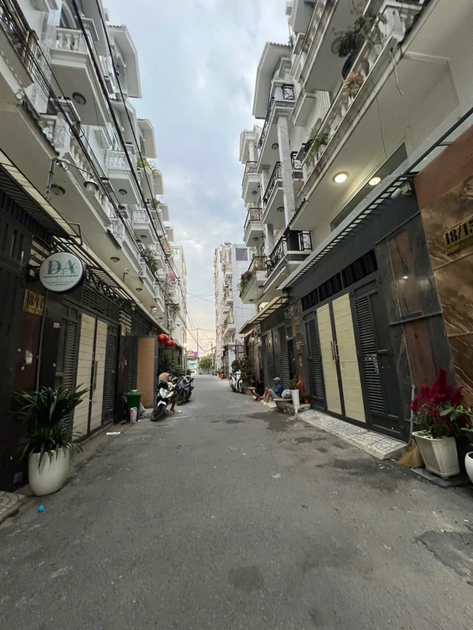  Chính chủ bán nhà 3 tầng, hẻm ô tô thông đường Nguyễn Văn Dung, P.6, giá chỉ 7.5 tỷ, thích hợp ở. 