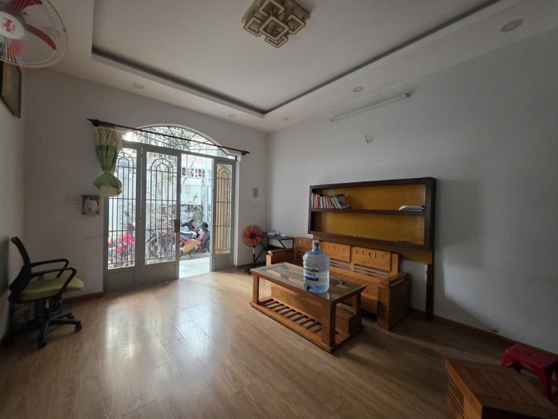  Bán nhà đường 297, Phước Long B, Quận Thủ Đức, TP HCM. DT 100m2, một trệt,  giá 6,5 tỷ, sổ hồng. Liên hệ: 0933125879. 