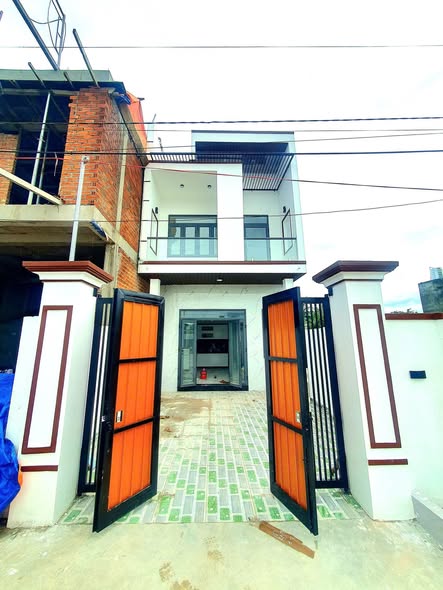  Nhà 2 Tầng Mới Đẹp Long Lanh 
???? Đường Ôtô Thông Rộng 8m 