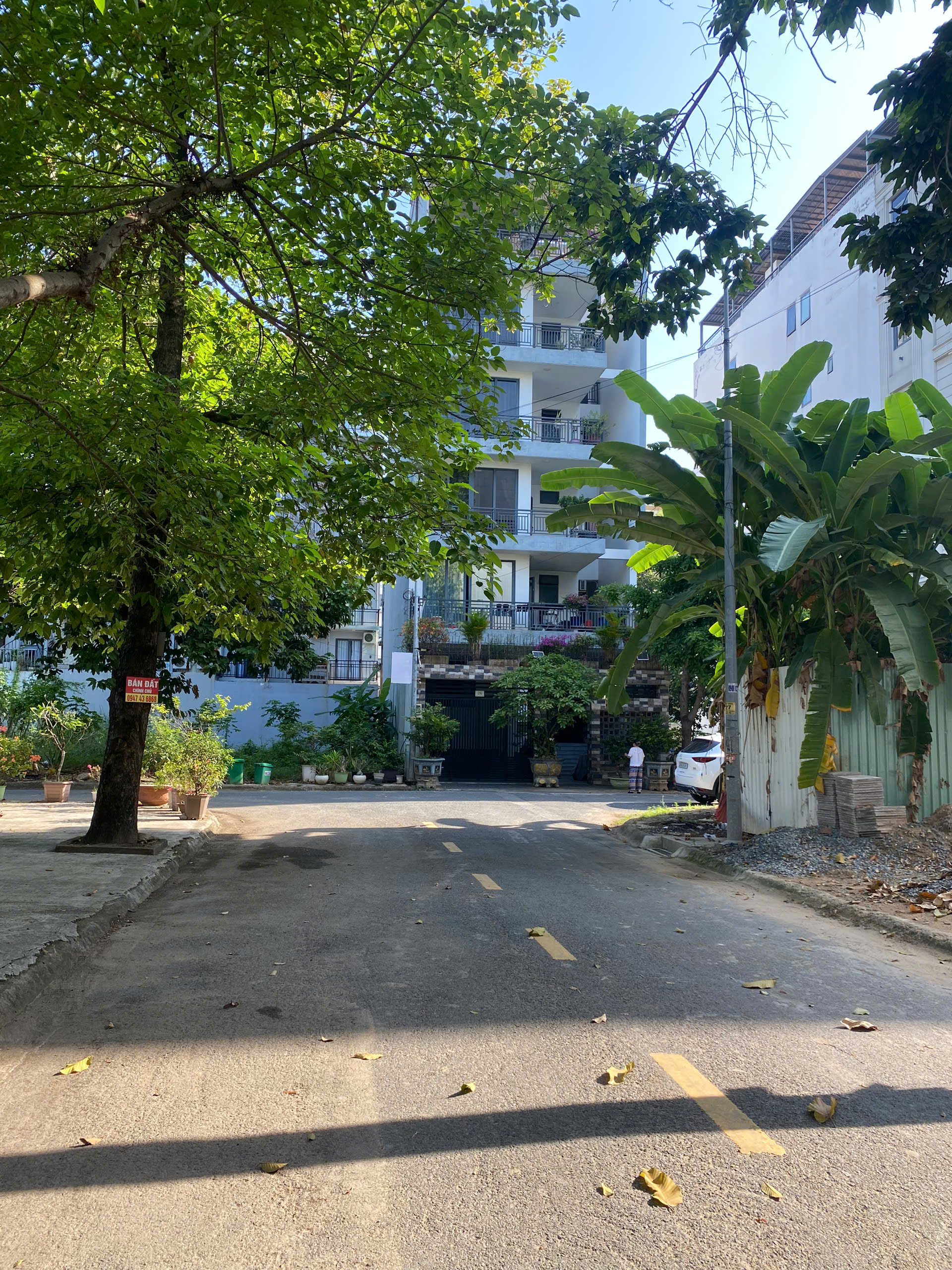  Bán nhà mặt tiền dự án Huy Hoàng, diện tích 8x20, 5 tầng, cách đường Tạ Hiện 100m, giá 50 tỷ. 