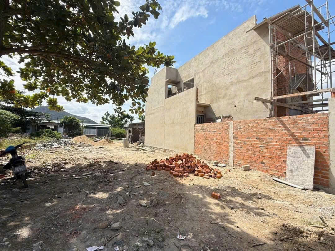  CHỈ VỚI HƠN 5TY ĐỂ SỞ HỮU NGAY LÔ ĐẤT MẶT TIỀN MAI THỊ DÕNG - HÒN NGHÊ - TÂY NHA TRANG cách biển 2,5km 