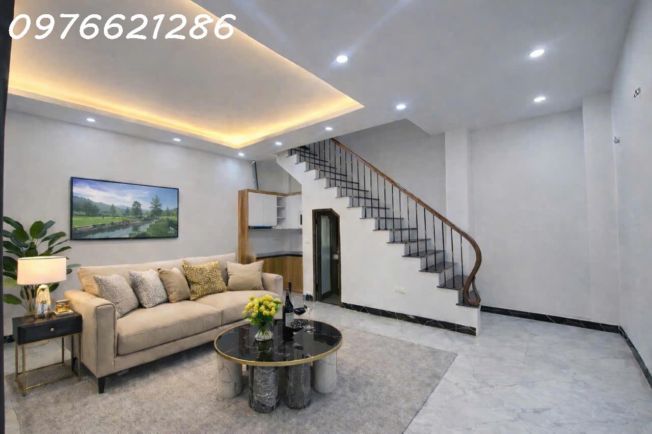  Bán nhà Kẻ Tạnh – Long Biên – 30m² – 5 tầng – giá 6,x tỷ – ô tô đỗ cổng – nhà mới hiện đại – trung tâm Giang Biên – đáng sống 